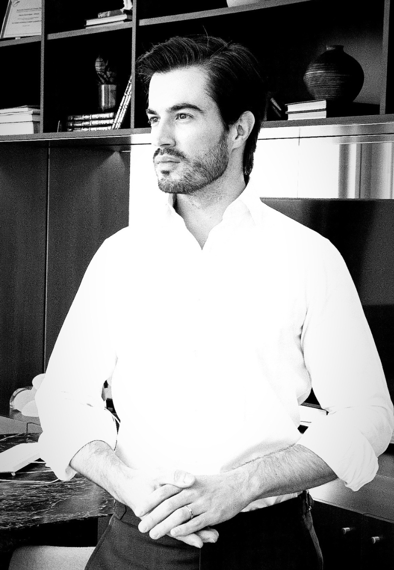 Dr. Pedro Casavechia ao telefone