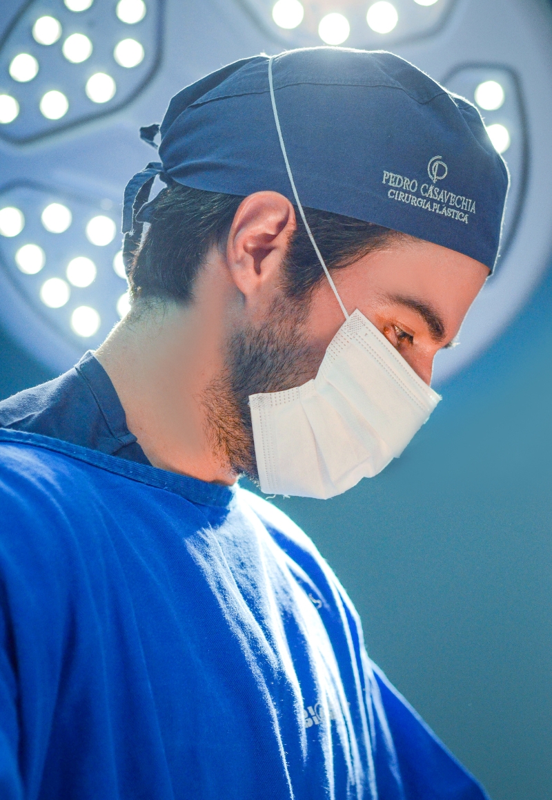 Dr. Pedro Casavechia operando